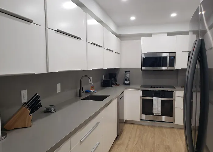 New Luxury Apartment 2Br 2Ba Direct Beach Access