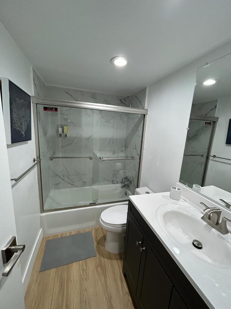 New Luxury 2br 2ba Direct Access Hollywood