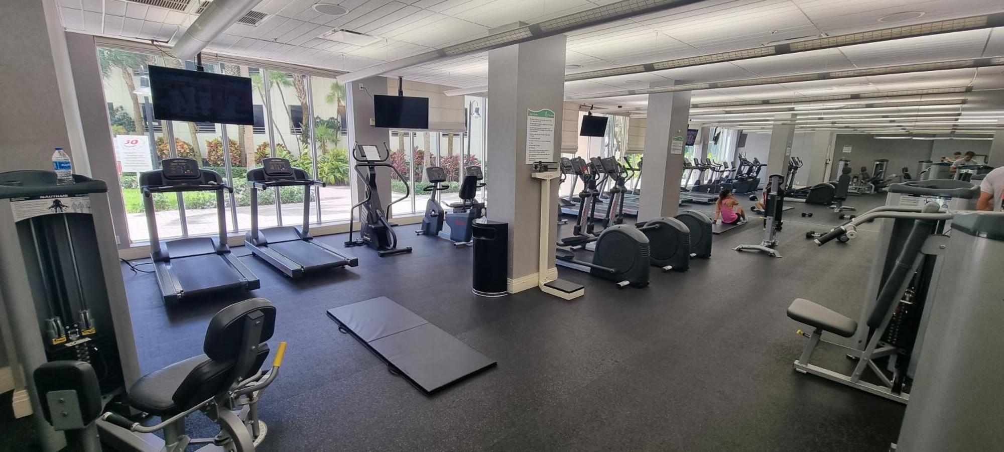 New Luxury 2br 2ba Direct Access * Hollywood