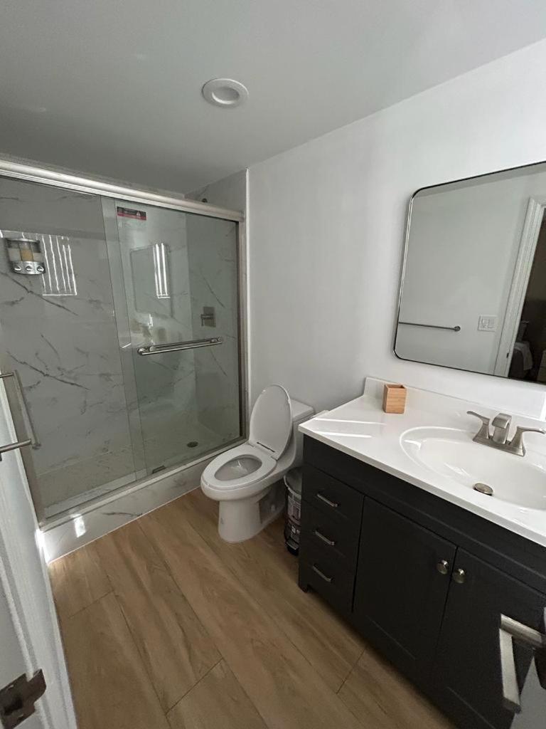 New Luxury 2br 2ba Direct Access * Hollywood