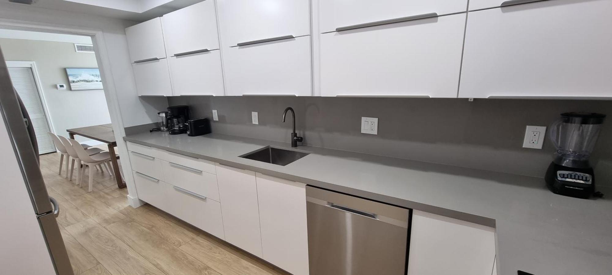 New Luxury 2br 2ba Direct Access Apartment *