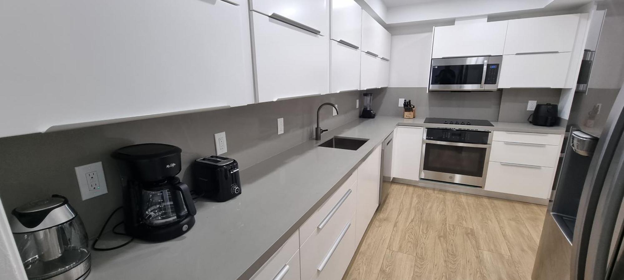New Luxury 2br 2ba Direct Access Apartment *